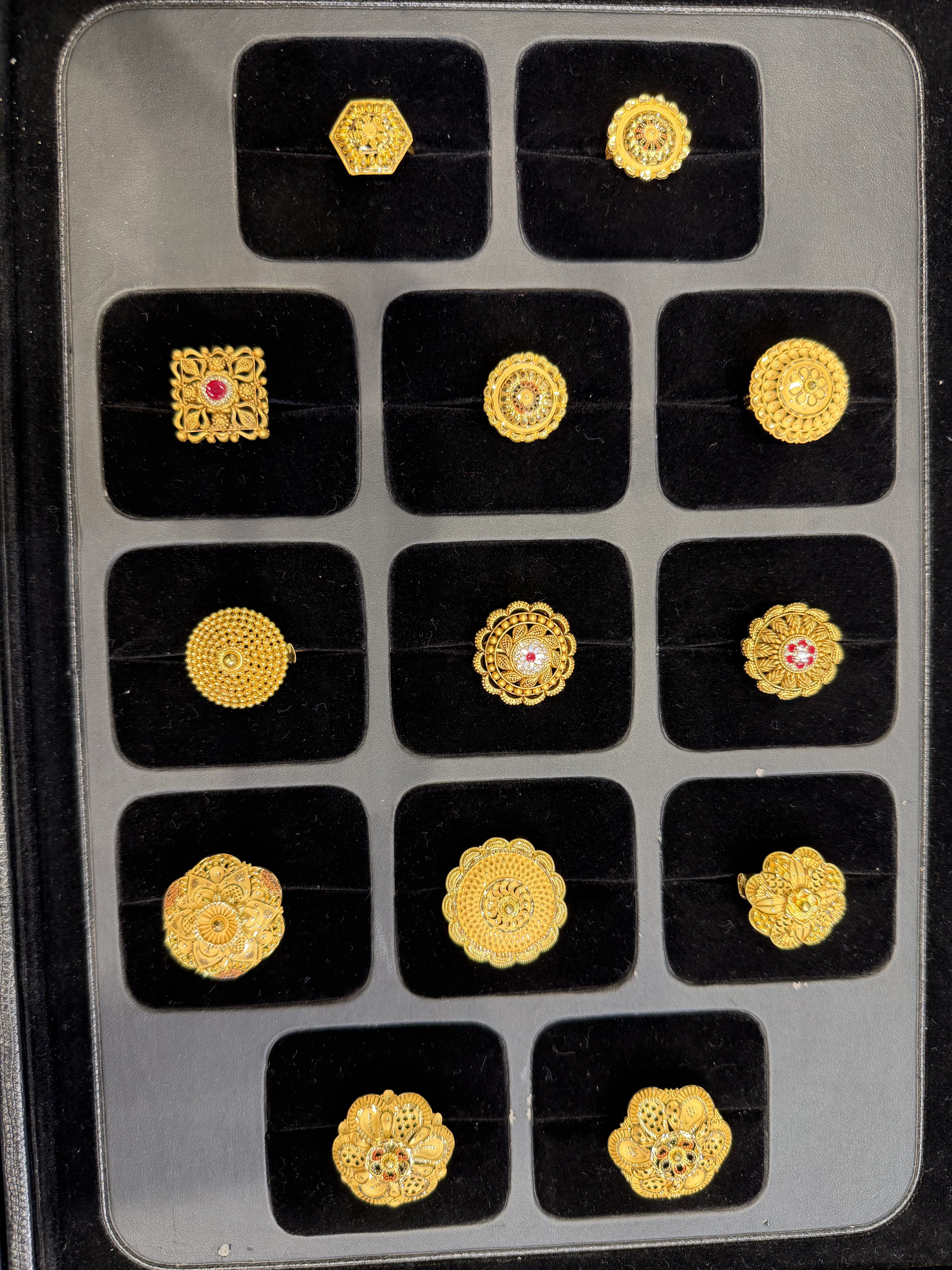 Collection rings piece